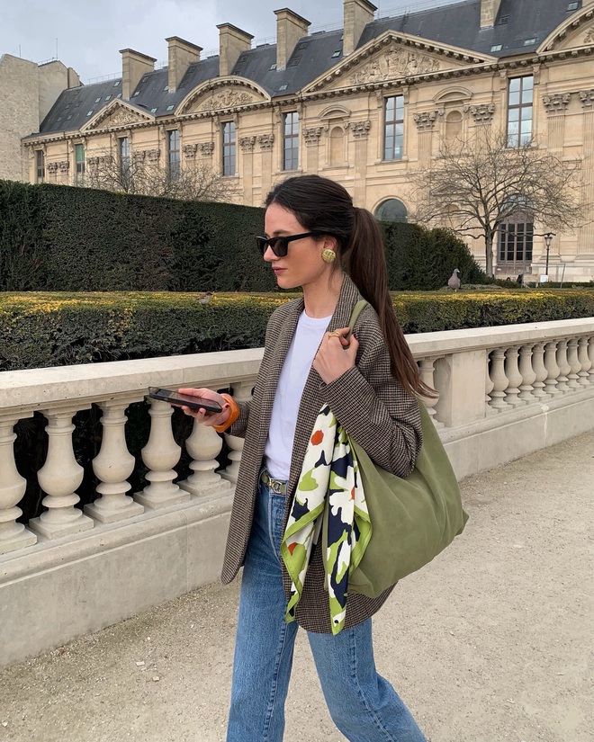 4 mẫu áo blazer đẹp trường tồn trong tủ đồ của phụ nữ Pháp- Ảnh 1.