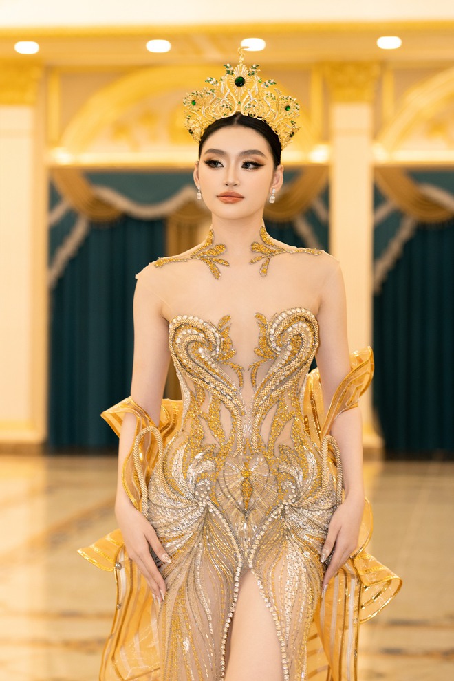 Hoa hậu Yến Nhi rơi vương miện khi vừa lên đường chinh chiến Miss Grand- Ảnh 2. Hoa hậu Yến Nhi rơi vương miện khi vừa lên đường chinh chiến Miss Grand- Ảnh 2.