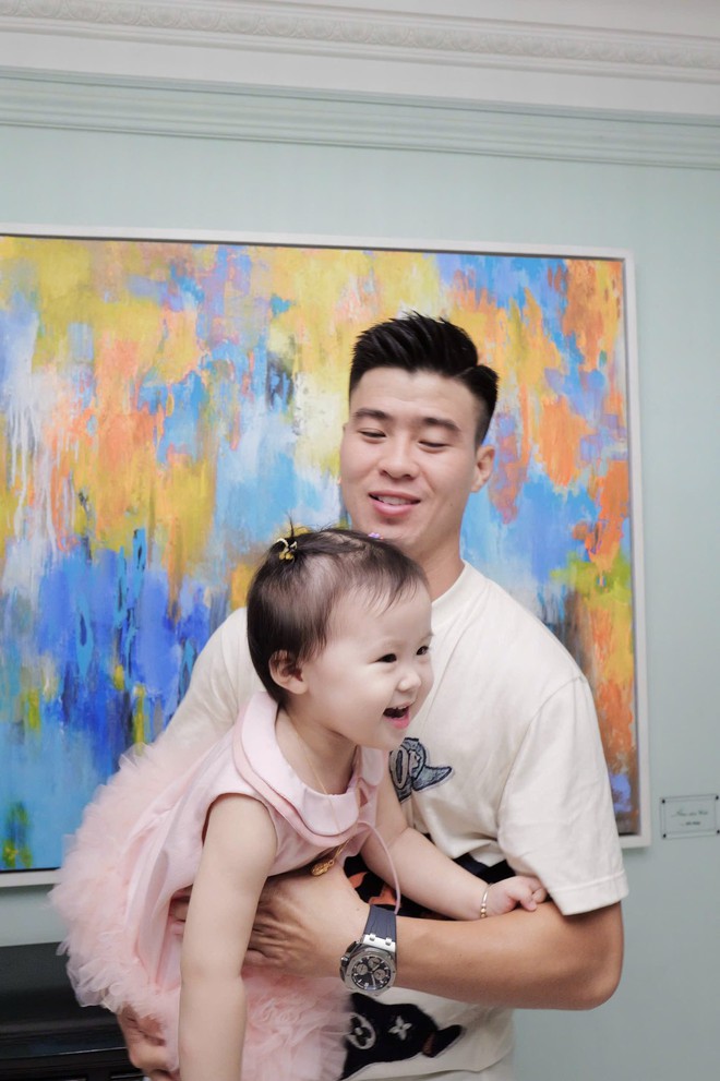 Duy Mạnh cùng vợ đón sinh nhật "quý tộc" châu Âu giữa lòng Hà Nội, hé lộ biệt thự chục tỷ phố cổ đang xây- Ảnh 6.