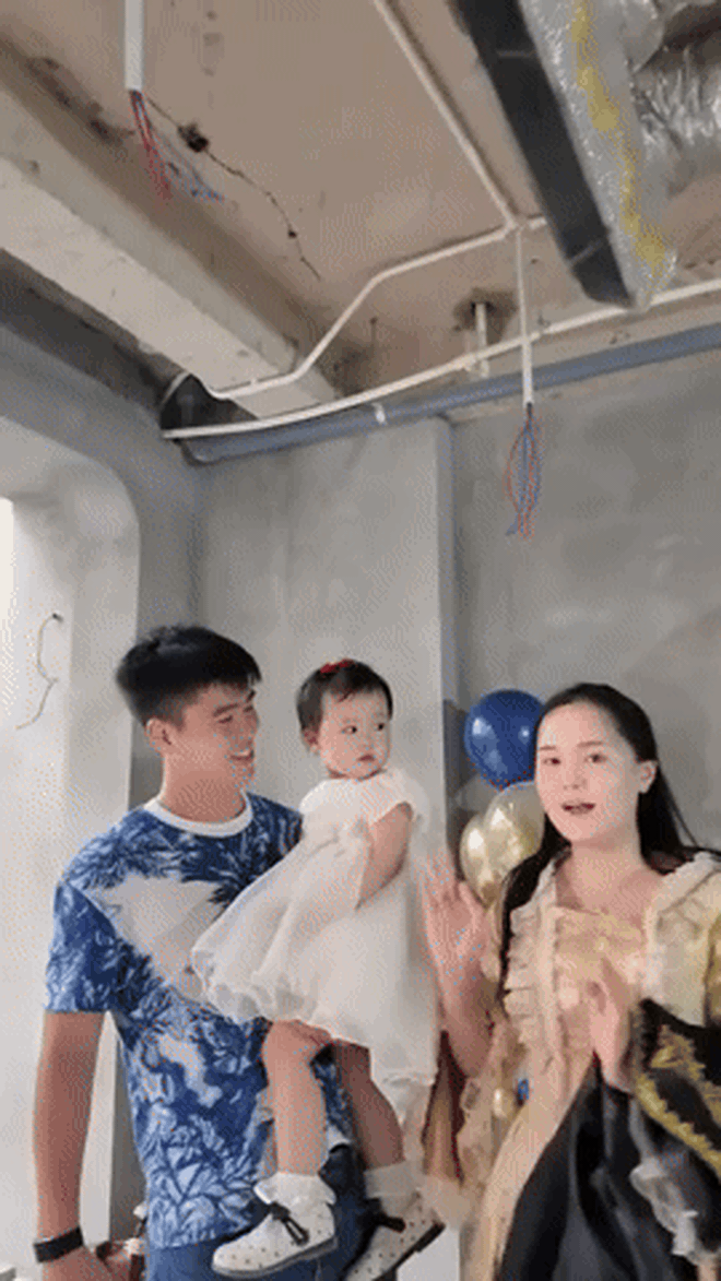 Duy Mạnh cùng vợ đón sinh nhật 