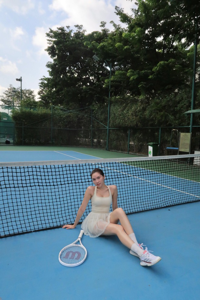 Nữ MC nổi tiếng mê thể thao, "cân đẹp" từ pickleball, tennis đến gym, vóc dáng đỉnh khỏi bàn- Ảnh 6. Nữ MC nổi tiếng mê thể thao, "cân đẹp" từ pickleball, tennis đến gym, vóc dáng đỉnh khỏi bàn- Ảnh 6.