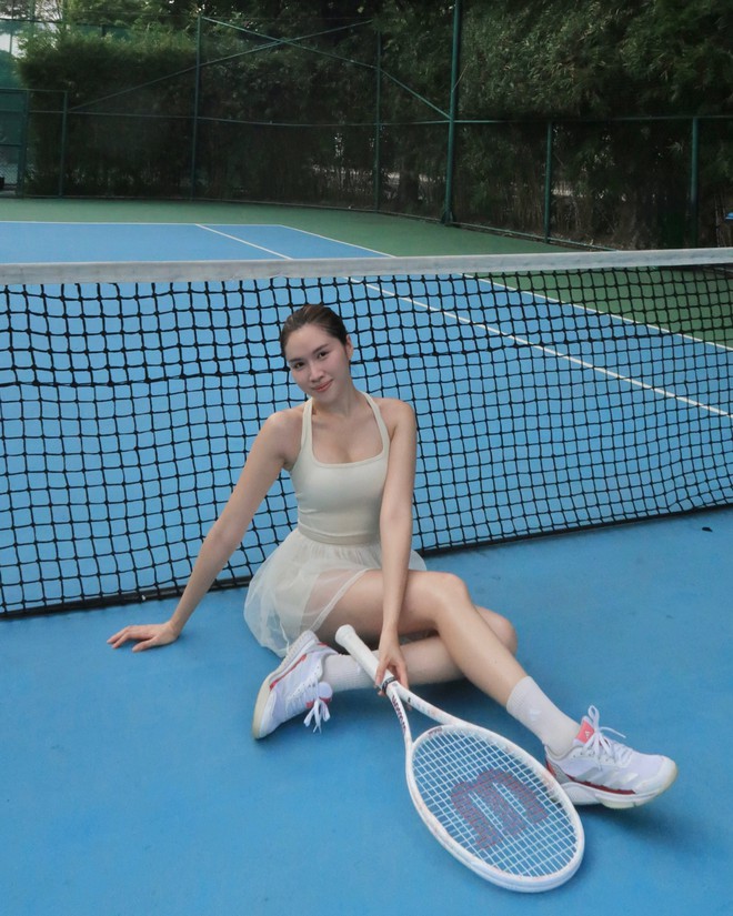 Nữ MC nổi tiếng mê thể thao, "cân đẹp" từ pickleball, tennis đến gym, vóc dáng đỉnh khỏi bàn- Ảnh 9. Nữ MC nổi tiếng mê thể thao, "cân đẹp" từ pickleball, tennis đến gym, vóc dáng đỉnh khỏi bàn- Ảnh 9.
