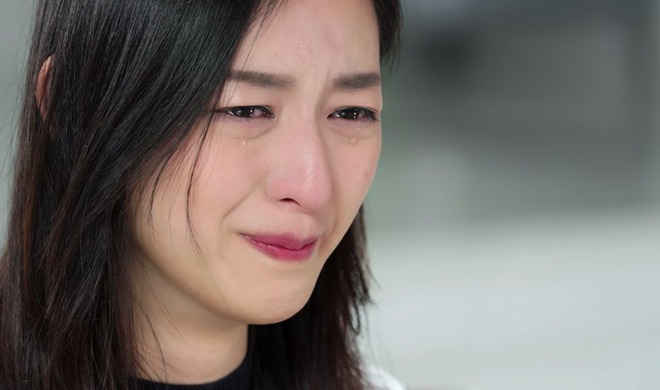 Bi kịch gây sốc: Vợ hot girl của "sao nam hàng tuyển" bị thủ lĩnh dị giáo tẩy não, xâm hại- Ảnh 1.