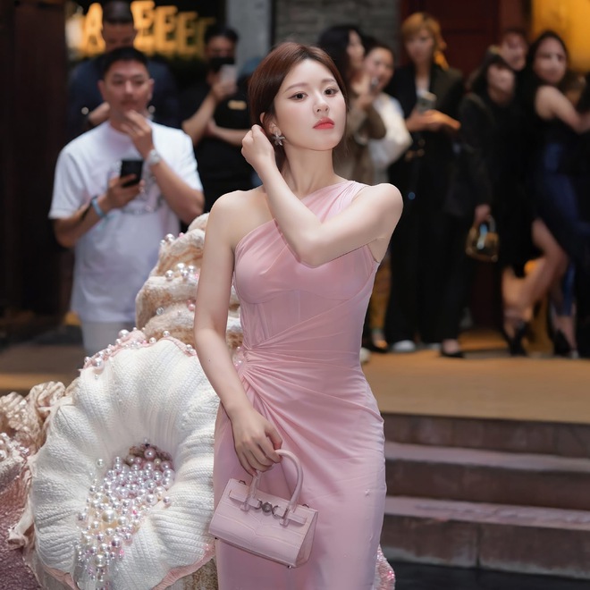 Chiếc túi đánh người của Triệu Lộ Tư- Ảnh 10.