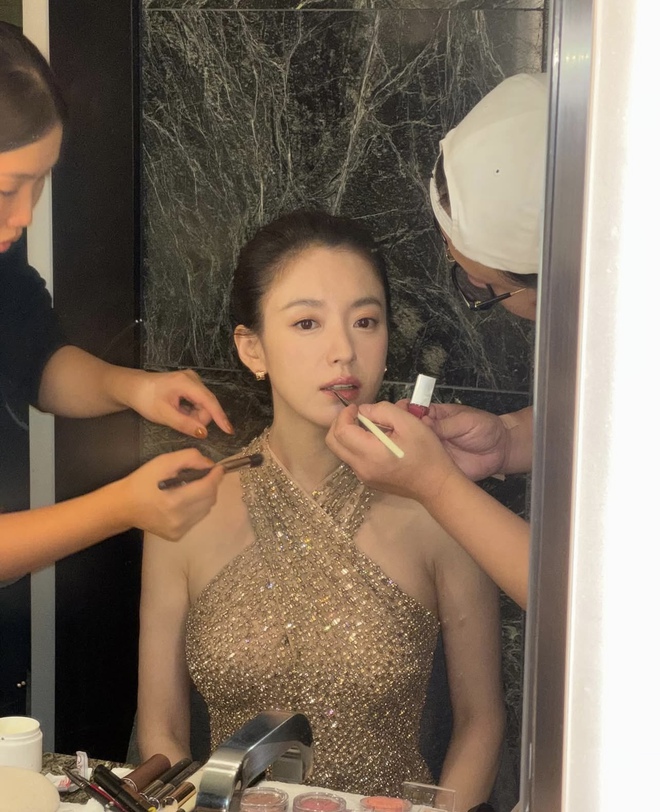 Khung hình "không biết già là gì" của 2 tường thành nhan sắc châu Á- Ảnh 7.