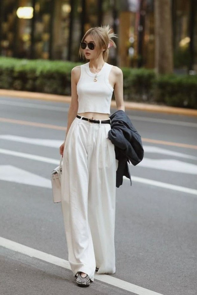 Phải thừa nhận: Tank top là item đỉnh nhất trong tủ đồ lúc này!- Ảnh 14.