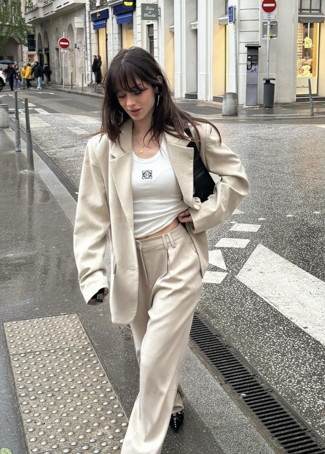 Phải thừa nhận: Tank top là item đỉnh nhất trong tủ đồ lúc này!- Ảnh 18.