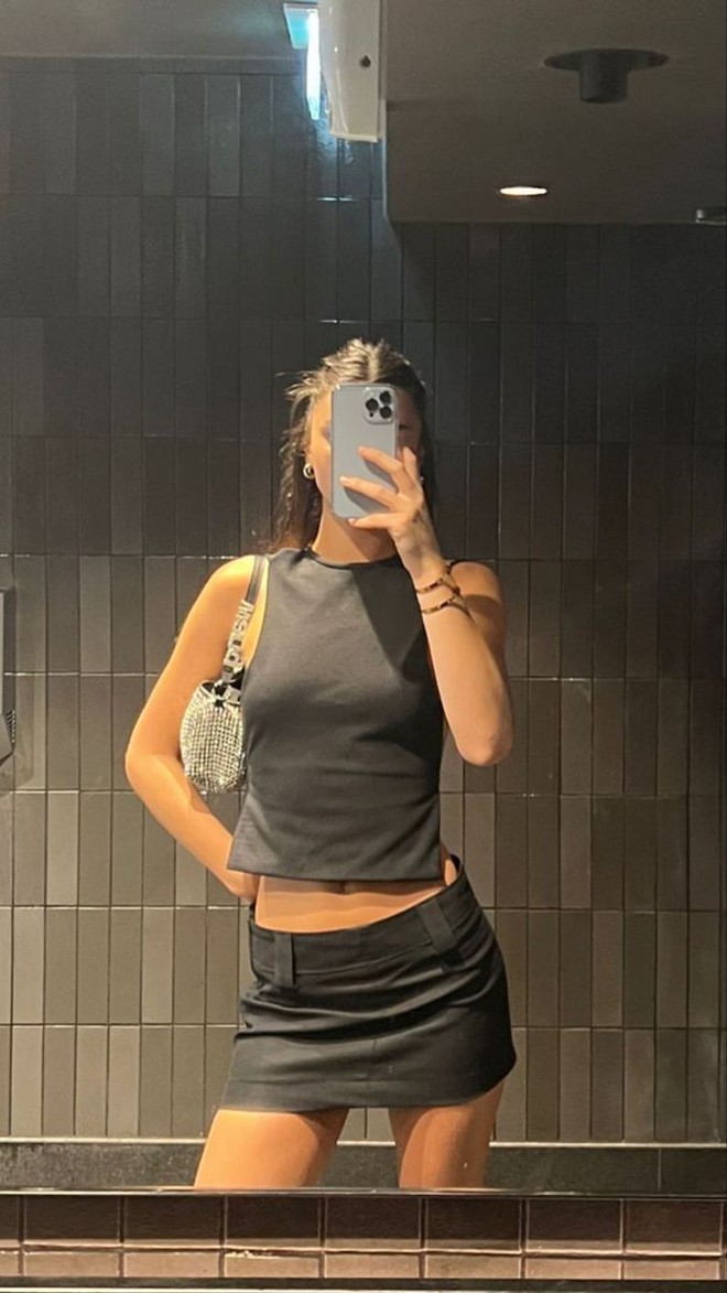 Phải thừa nhận: Tank top là item đỉnh nhất trong tủ đồ lúc này!- Ảnh 27.