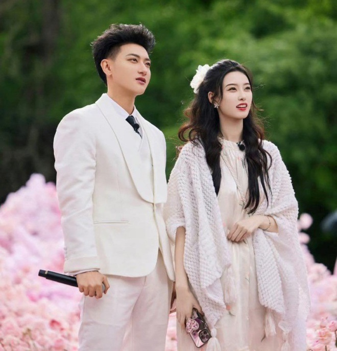 Đám cưới của "anh sếp showbiz" và nàng thơ gen Z: Con đầu lòng liệu có lộ diện, khách mời toàn sao hạng A?- Ảnh 3.