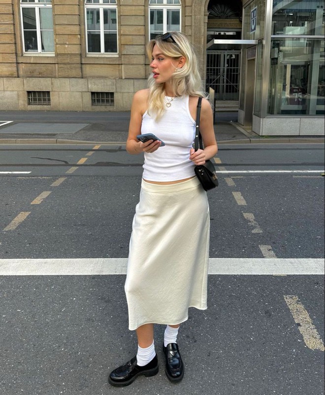 Phải thừa nhận: Tank top là item đỉnh nhất trong tủ đồ lúc này!- Ảnh 8.