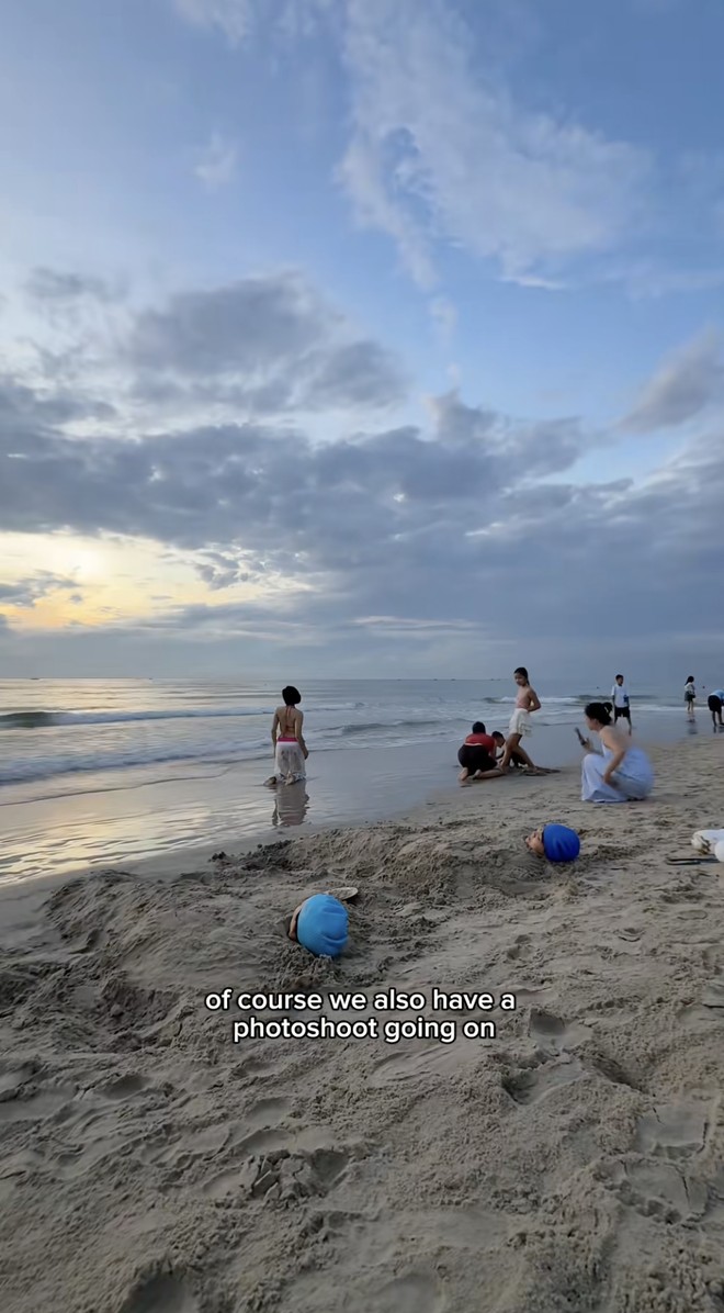 Nghe lời người Việt Nam khuyên ra biển Đà Nẵng vào 4 giờ sáng, khách Tây tá hoả trước sự thật khó tin- Ảnh 7.