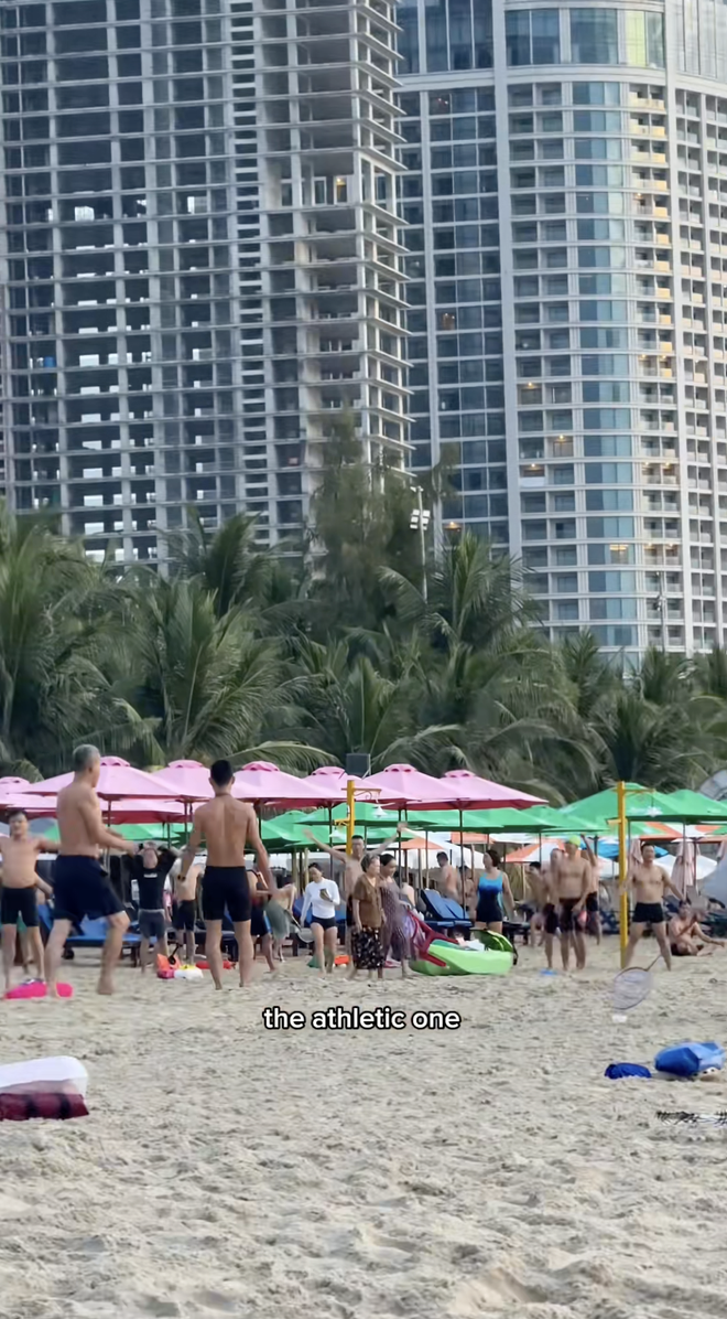 Nghe lời người Việt Nam khuyên ra biển Đà Nẵng vào 4 giờ sáng, khách Tây tá hoả trước sự thật khó tin- Ảnh 8.