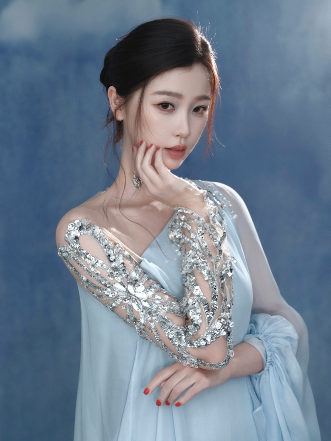 Từng là hai ngôi sao được kỳ vọng nhất, Triệu Lộ Tư và Ngu Thư Hân đứng trước nguy cơ bị "phong sát"?- Ảnh 2.