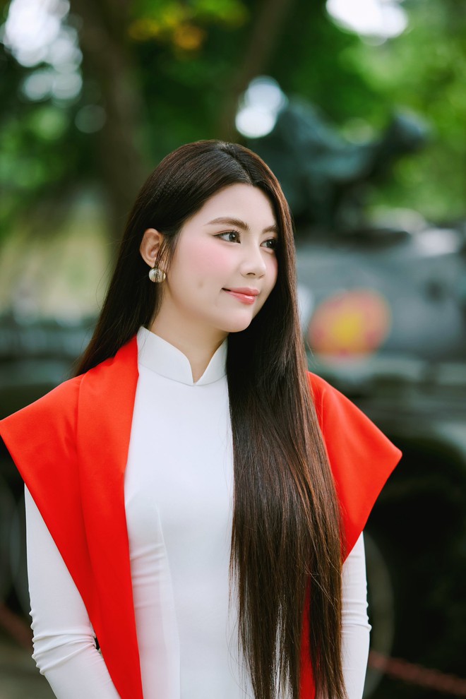 Ái nữ MC Quyền Linh khoe chân dài, dáng xinh, diện đồ bóng rổ rộng thùng thình vẫn xinh bất chấp- Ảnh 3. Ái nữ MC Quyền Linh khoe chân dài, dáng xinh, diện đồ bóng rổ rộng thùng thình vẫn xinh bất chấp- Ảnh 3.