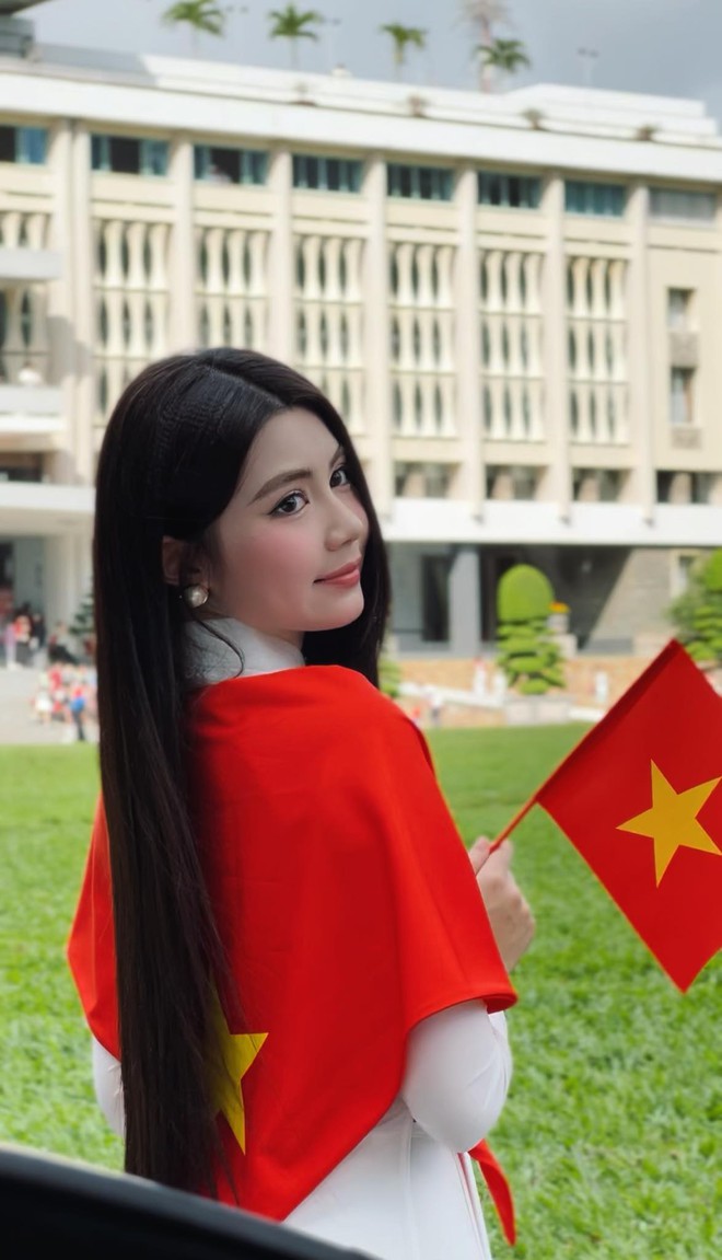 Ái nữ MC Quyền Linh khoe chân dài, dáng xinh, diện đồ bóng rổ rộng thùng thình vẫn xinh bất chấp- Ảnh 4. Ái nữ MC Quyền Linh khoe chân dài, dáng xinh, diện đồ bóng rổ rộng thùng thình vẫn xinh bất chấp- Ảnh 4.
