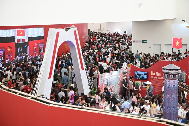 Hot nhất cuối tuần này: Trung tâm triển lãm quốc gia tiếp tục hút khách đông nghịt như đang nghỉ lễ- Ảnh 1. Hot nhất cuối tuần này: Trung tâm triển lãm quốc gia tiếp tục hút khách đông nghịt như đang nghỉ lễ- Ảnh 1.
