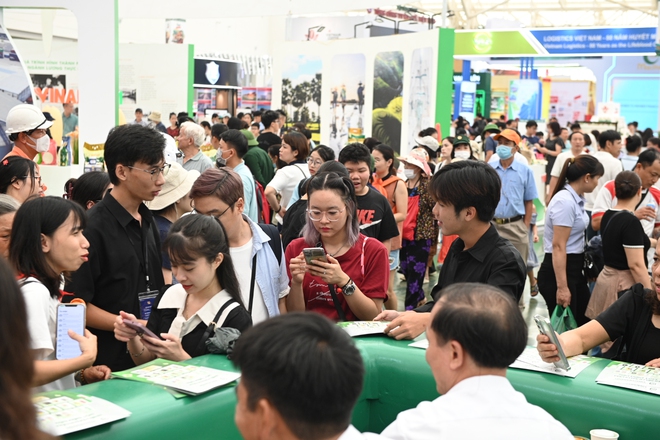 Hot nhất cuối tuần này: Trung tâm triển lãm quốc gia tiếp tục hút khách đông nghịt như đang nghỉ lễ- Ảnh 6. Hot nhất cuối tuần này: Trung tâm triển lãm quốc gia tiếp tục hút khách đông nghịt như đang nghỉ lễ- Ảnh 6.