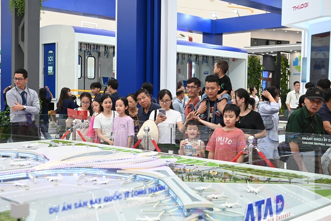 Hot nhất cuối tuần này: Trung tâm triển lãm quốc gia tiếp tục hút khách đông nghịt như đang nghỉ lễ- Ảnh 8. Hot nhất cuối tuần này: Trung tâm triển lãm quốc gia tiếp tục hút khách đông nghịt như đang nghỉ lễ- Ảnh 8.