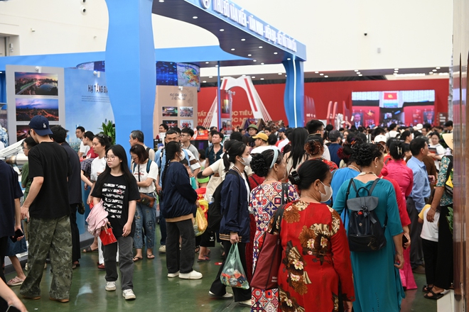 Hot nhất cuối tuần này: Trung tâm triển lãm quốc gia tiếp tục hút khách đông nghịt như đang nghỉ lễ- Ảnh 7. Hot nhất cuối tuần này: Trung tâm triển lãm quốc gia tiếp tục hút khách đông nghịt như đang nghỉ lễ- Ảnh 7.
