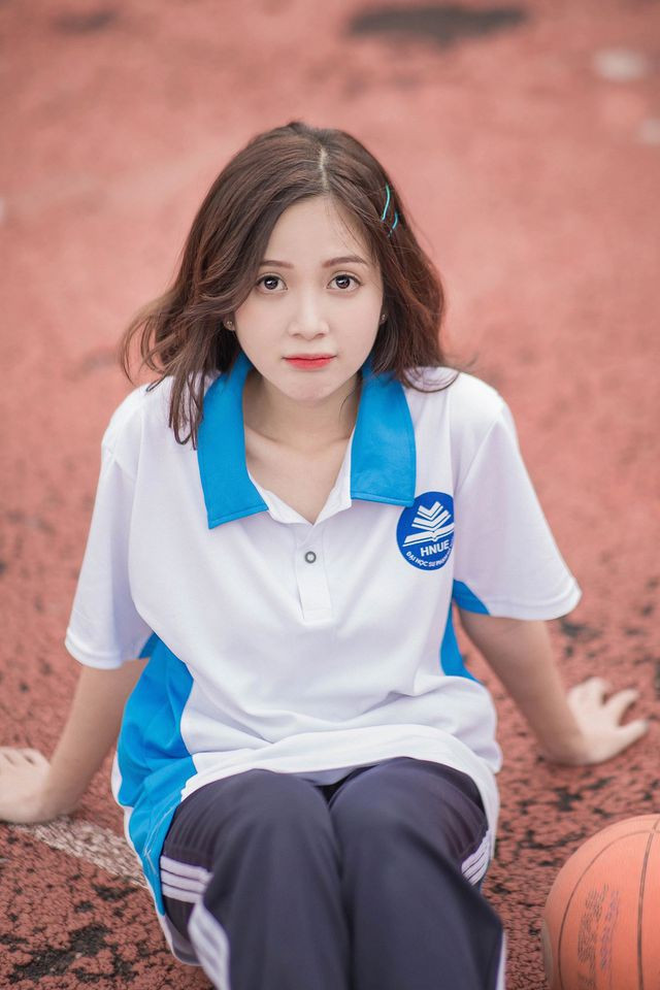 Ảnh thẻ tuổi 29 gây bất ngờ của "hot girl đồng phục" một thời- Ảnh 2. Ảnh thẻ tuổi 29 gây bất ngờ của "hot girl đồng phục" một thời- Ảnh 2.