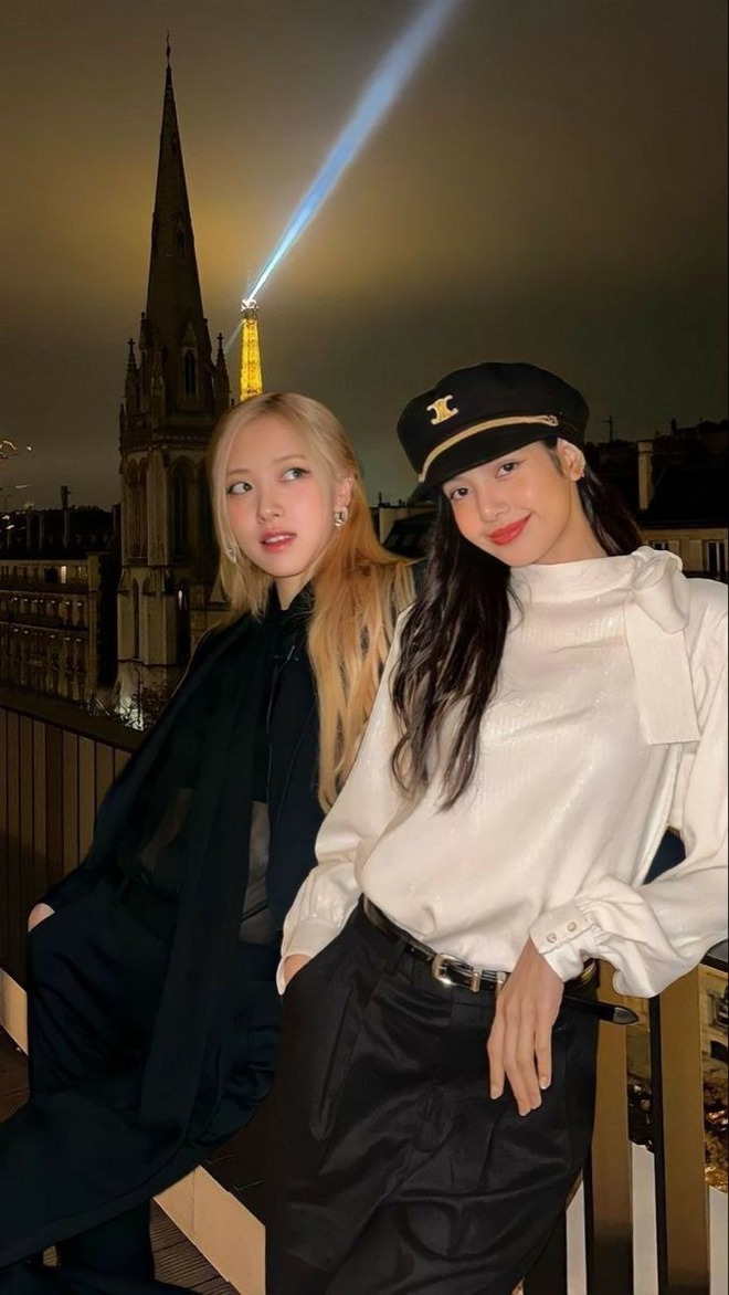 Đôi bạn "mạnh nhất lịch sử" Lisa - Rosé: Visual nghiêng trời lệch đất, style sang xịn mịn hết cả từ để khen!- Ảnh 1.
