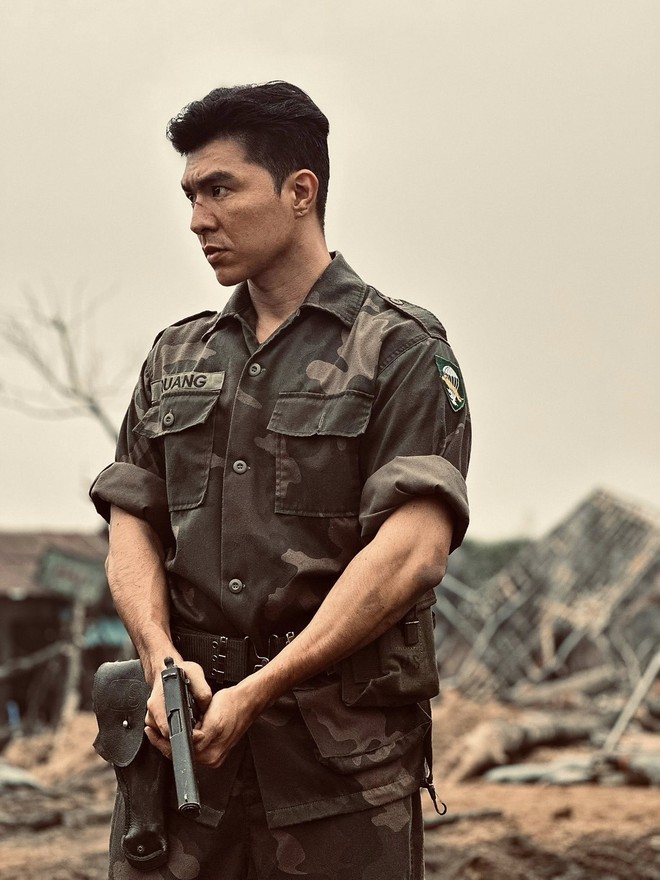 Nam thần "hệ chiến" phim Mưa Đỏ gây sốt trong phòng gym, visual phản diện mà cuốn hút vô cùng!- Ảnh 9.