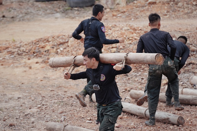 Tập 7 Chiến sĩ quả cảm: Liên Bỉnh Phát rời chương trình vì chấn thương nặng, Binz sốc khi chứng kiến 1 cảnh tượng!- Ảnh 10.