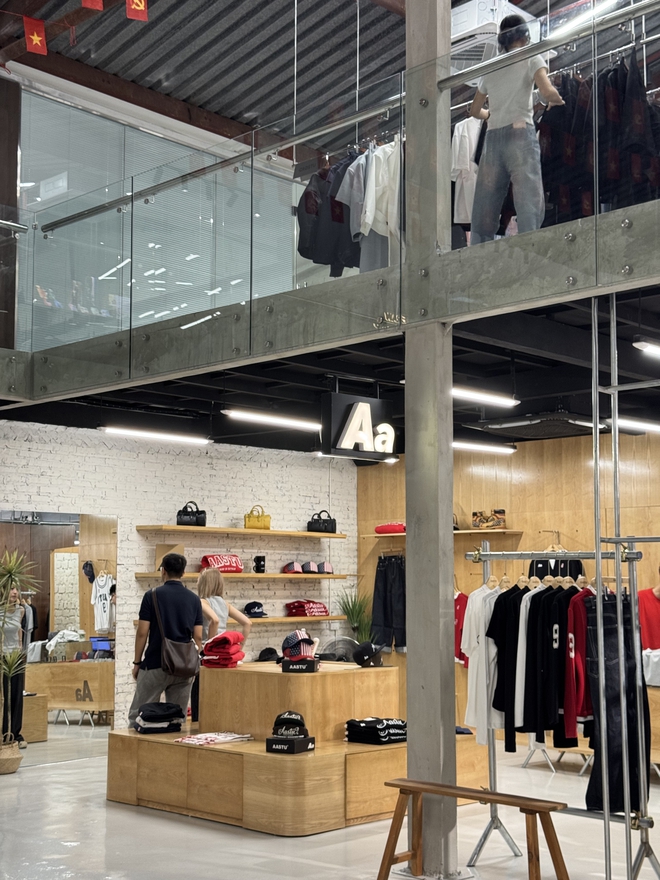 Review tổ hợp thời trang mới toanh, hot 100 độ ở Hà Nội: Rộng 700m2, 30 local brand đổ bộ, vào không muốn đi ra!- Ảnh 5.