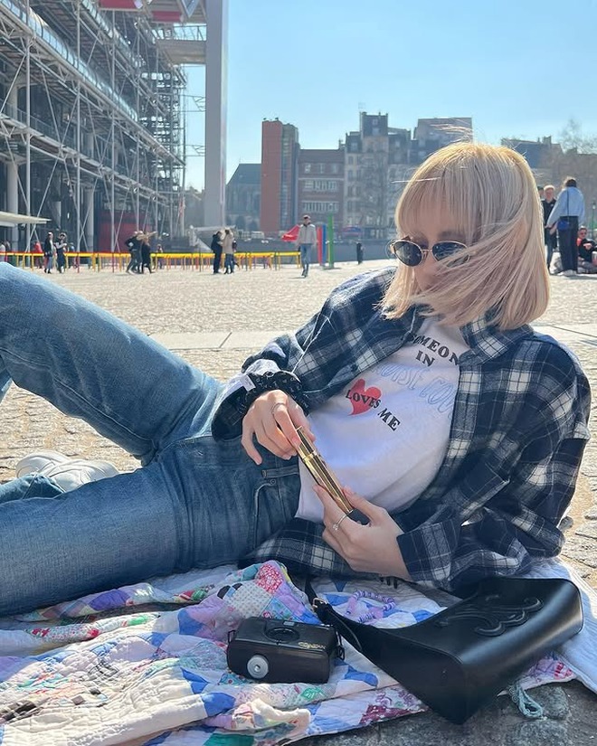 Đôi bạn "mạnh nhất lịch sử" Lisa - Rosé: Visual nghiêng trời lệch đất, style sang xịn mịn hết cả từ để khen!- Ảnh 9.