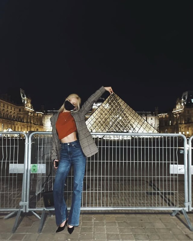Đôi bạn "mạnh nhất lịch sử" Lisa - Rosé: Visual nghiêng trời lệch đất, style sang xịn mịn hết cả từ để khen!- Ảnh 18.