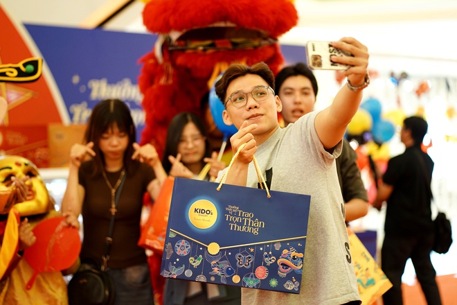 Vạn Hạnh Mall bất ngờ tổ chức Trung thu sớm, múa lân rộn ràng cùng loạt hoạt động khiến khách "quên lối về"- Ảnh 4.