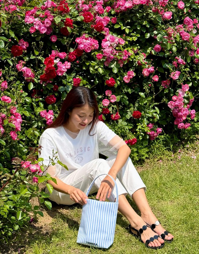 Phụ nữ trên 40 tuổi chỉ cần đúng 4 đôi giày bệt trong mùa thu này- Ảnh 6.