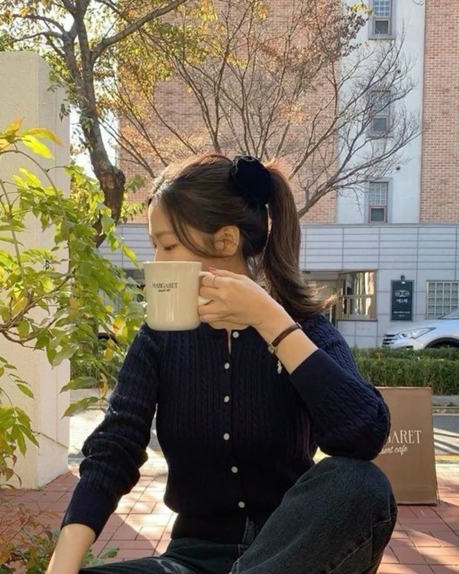 9 trang phục mùa thu nhất định phải sắm: Diện vào lên level mặc đẹp, khí chất tăng 100 lần- Ảnh 25.