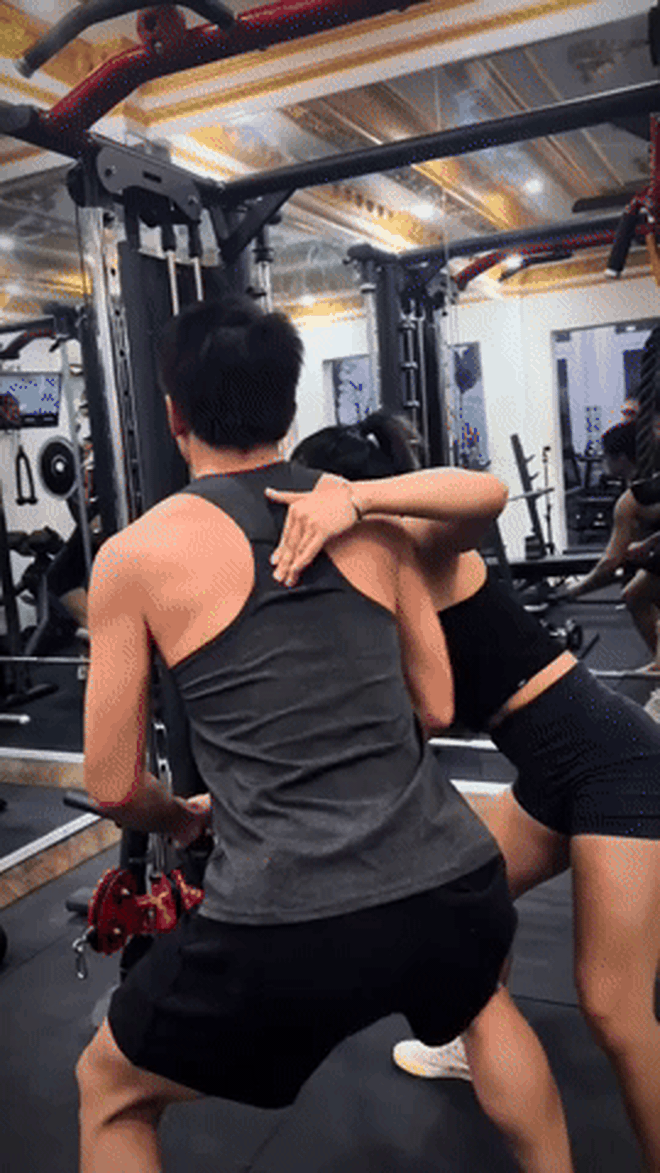 Nam chính Mưa Đỏ tự "bóc" sự thật đằng sau body đỉnh chóp trên phim: Tập gym hùng hục, visual đời thường vẫn cực cuốn!- Ảnh 6. Nam chính Mưa Đỏ tự "bóc" sự thật đằng sau body đỉnh chóp trên phim: Tập gym hùng hục, visual đời thường vẫn cực cuốn!- Ảnh 6.
