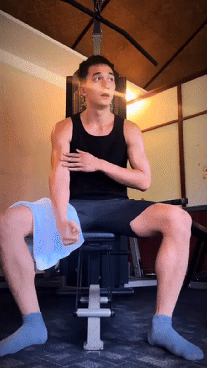 Nam chính Mưa Đỏ tự "bóc" sự thật đằng sau body đỉnh chóp trên phim: Tập gym hùng hục, visual đời thường vẫn cực cuốn!- Ảnh 7. Nam chính Mưa Đỏ tự "bóc" sự thật đằng sau body đỉnh chóp trên phim: Tập gym hùng hục, visual đời thường vẫn cực cuốn!- Ảnh 7.