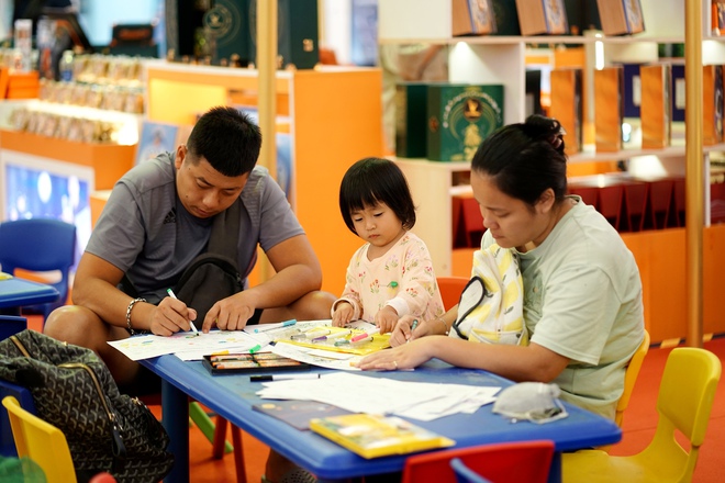 Vạn Hạnh Mall bất ngờ tổ chức Trung thu sớm, múa lân rộn ràng cùng loạt hoạt động khiến khách "quên lối về"- Ảnh 8.