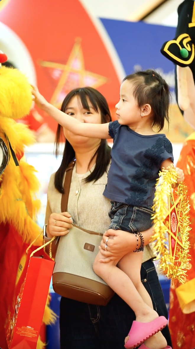Vạn Hạnh Mall bất ngờ tổ chức Trung thu sớm, múa lân rộn ràng cùng loạt hoạt động khiến khách "quên lối về"- Ảnh 5.