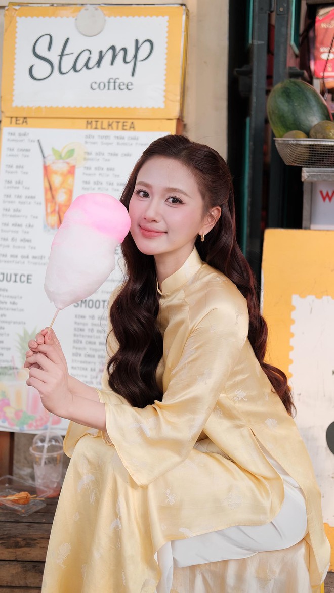 5 năm mới công khai "danh phận", Hoa khôi Hà thành tung ảnh hẹn hò tuyển thủ Việt Nam đêm Giao thừa gây chú ý- Ảnh 3.