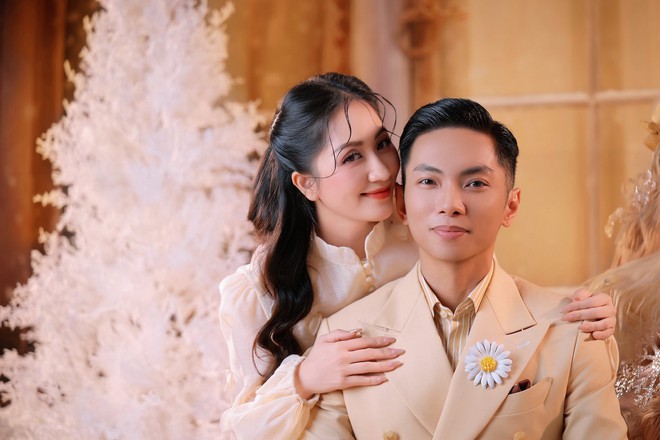 Nhà Khánh Thi - Phan Hiển toàn cực phẩm: Bộ ảnh đầu năm xịn xò, visual 3 "cậu ấm câu chiêu" hot hơn bố mẹ!- Ảnh 11.