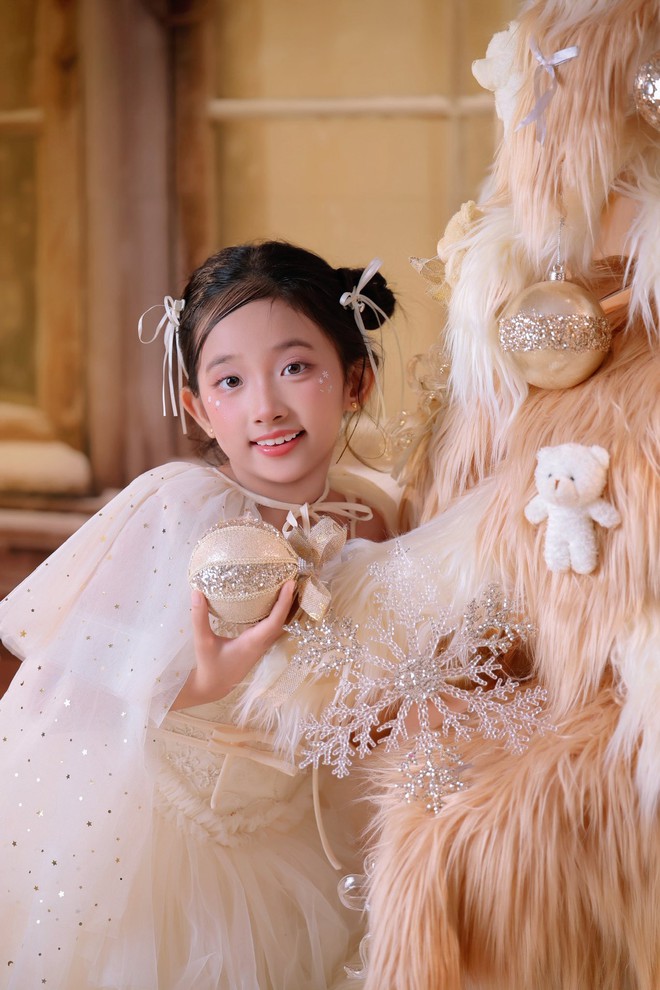 Nhà Khánh Thi - Phan Hiển toàn cực phẩm: Bộ ảnh đầu năm xịn xò, visual 3 "cậu ấm câu chiêu" hot hơn bố mẹ!- Ảnh 10.