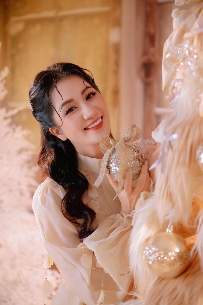 Nhà Khánh Thi - Phan Hiển toàn cực phẩm: Bộ ảnh đầu năm xịn xò, visual 3 "cậu ấm câu chiêu" hot hơn bố mẹ!- Ảnh 9.