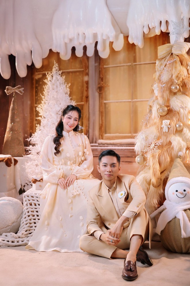 Nhà Khánh Thi - Phan Hiển toàn cực phẩm: Bộ ảnh đầu năm xịn xò, visual 3 "cậu ấm câu chiêu" hot hơn bố mẹ!- Ảnh 12.