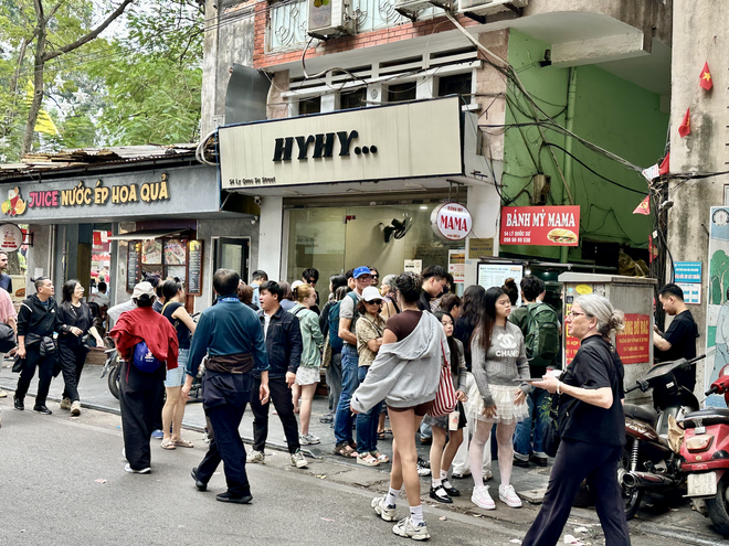 Đúng 1/1/2026, nhiều nơi tại trung tâm Hà Nội đông nghịt người xếp hàng, chuyện gì đây?- Ảnh 7.