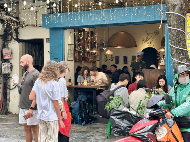 Đúng 1/1/2026, nhiều nơi tại trung tâm Hà Nội đông nghịt người xếp hàng, chuyện gì đây?- Ảnh 10.