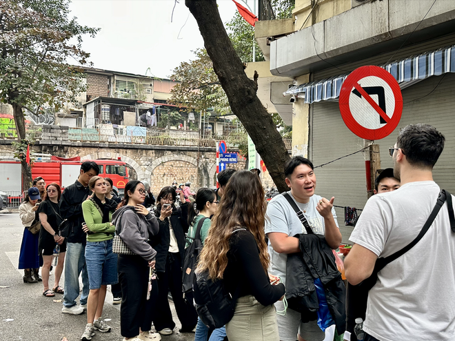 Đúng 1/1/2026, nhiều nơi tại trung tâm Hà Nội đông nghịt người xếp hàng, chuyện gì đây?- Ảnh 13.