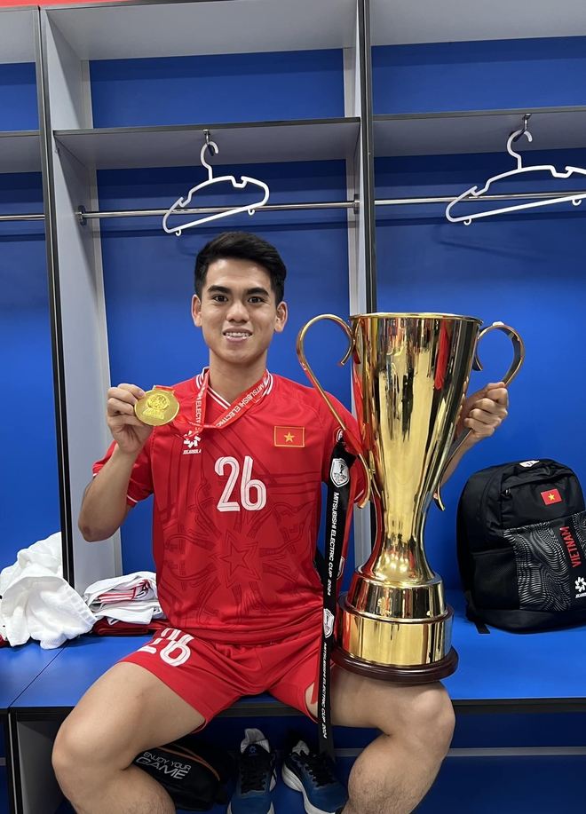 Profile đội trưởng U23 Việt Nam gây sốt U23 châu Á: Vào sân ghi bàn lạnh lùng, ngoài đời là "học sinh giỏi" có tiếng- Ảnh 13.