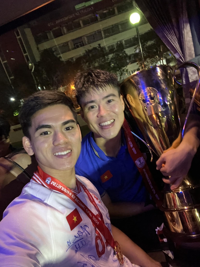 Profile đội trưởng U23 Việt Nam gây sốt U23 châu Á: Vào sân ghi bàn lạnh lùng, ngoài đời là "học sinh giỏi" có tiếng- Ảnh 15.