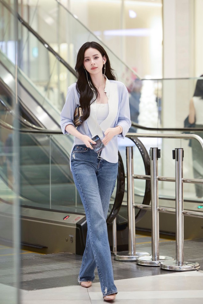 Mỹ nhân 2k2 đẹp như bước ra từ trong tranh, được mẹ chồng chấm ngay từ lần đầu gặp một bước vào nhà hào môn- Ảnh 4.