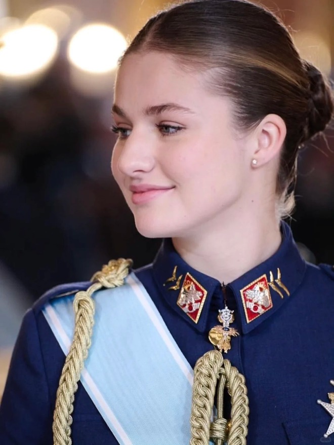 Cận cảnh "đôi mắt đại dương" của Công chúa Leonor- Ảnh 5.