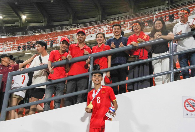 Viral mảnh giấy "em út" U23 Việt Nam viết thời thơ ấu, cả triệu người xúc động vì ước mơ của ngôi sao đang lên- Ảnh 5.